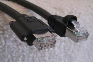 Кабель GigE, повышенная гибкость, CAT6, 10 метров, горизонтальное расположение крепёжных винтов